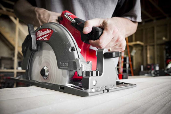 Free Milwaukee M18 FUEL Circular Saw Kit